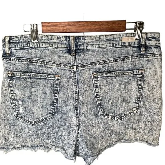 Almost Famous Super High Rise Shorts Size 19 - Picture 2 of 3